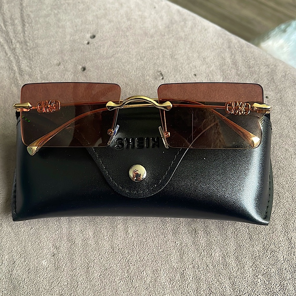 Stylish glasses with case